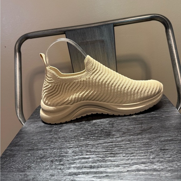 Alexis Bendel Beige Knit Slip-On Sneakers - Picture 6 of 11